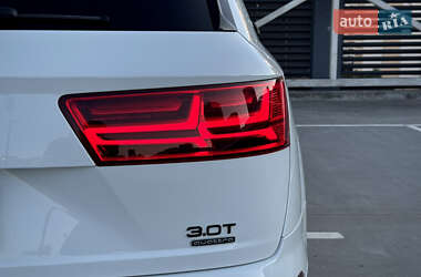 Позашляховик / Кросовер Audi Q7 2016 в 