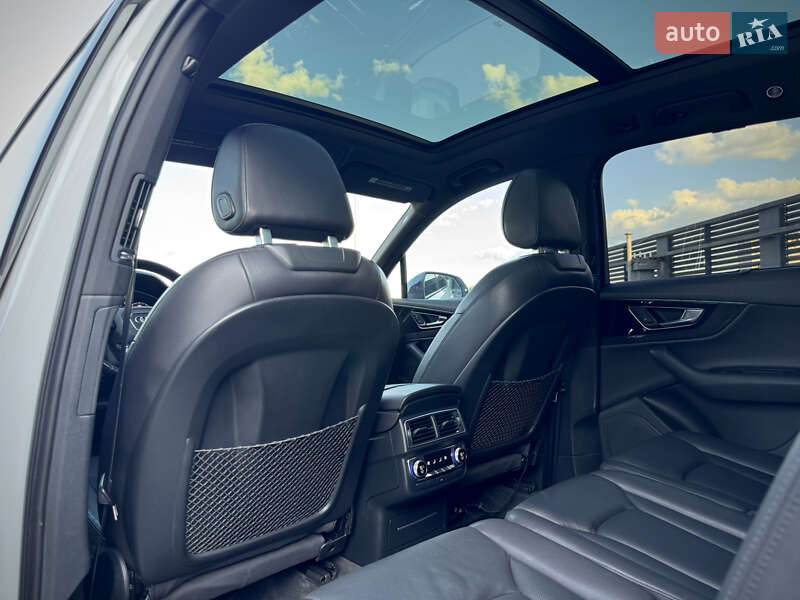 Внедорожник / Кроссовер Audi Q7 2016 в Киеве