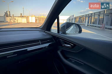 Позашляховик / Кросовер Audi Q7 2016 в 