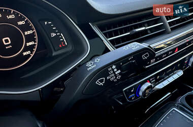 Позашляховик / Кросовер Audi Q7 2016 в 