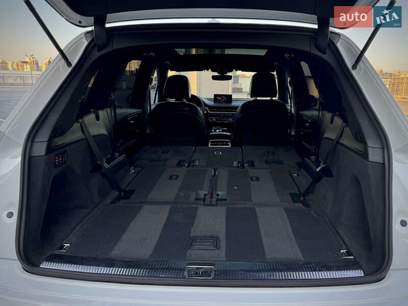 Внедорожник / Кроссовер Audi Q7 2016 в Киеве
