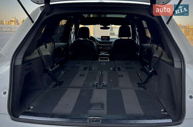 Позашляховик / Кросовер Audi Q7 2016 в 