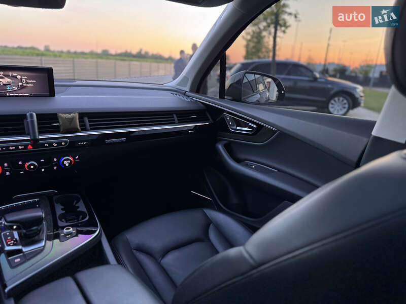 Позашляховик / Кросовер Audi Q7 2018 в Мукачевому