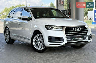 Внедорожник / Кроссовер Audi Q7 2015 в 
