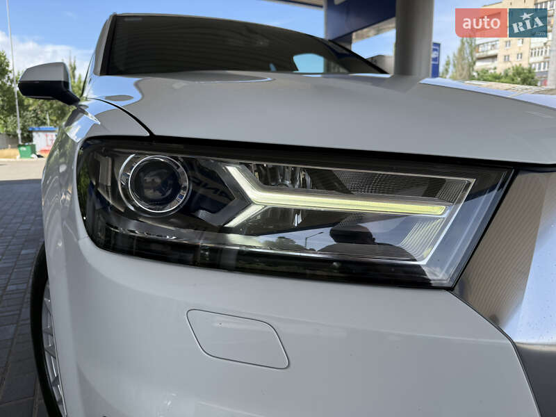 Позашляховик / Кросовер Audi Q7 2015 в Миколаєві