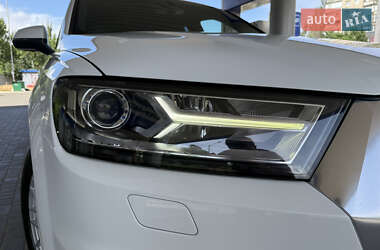 Внедорожник / Кроссовер Audi Q7 2015 в 