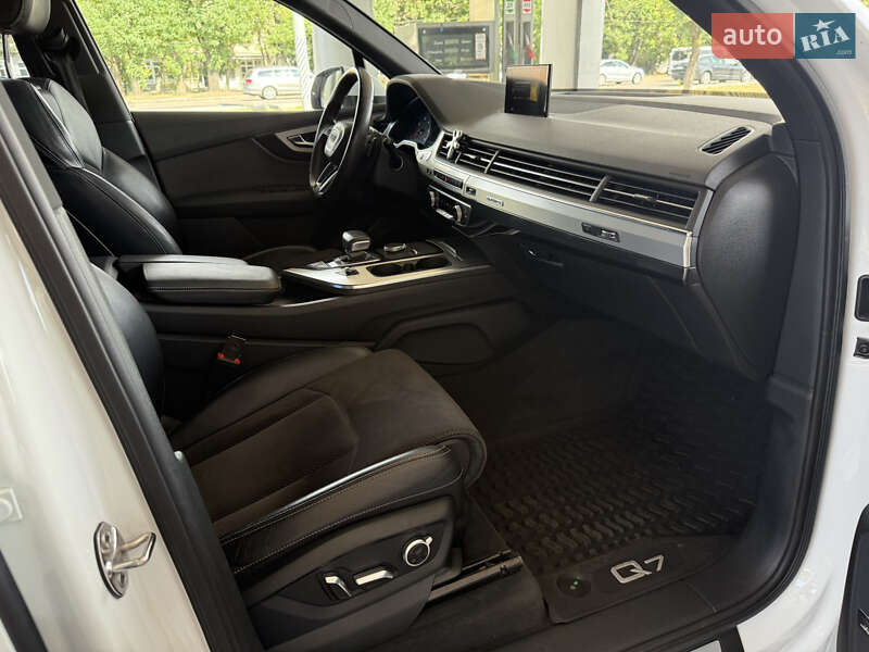 Позашляховик / Кросовер Audi Q7 2015 в Миколаєві