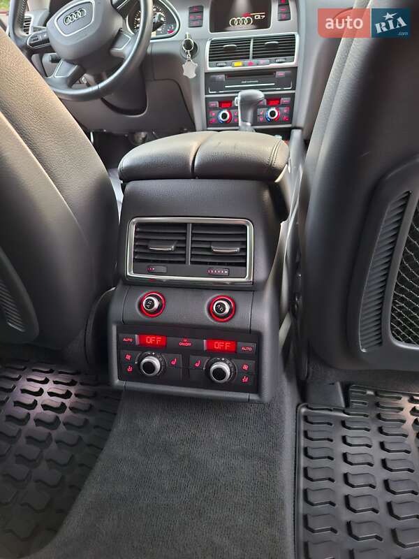 Позашляховик / Кросовер Audi Q7 2014 в Дубні