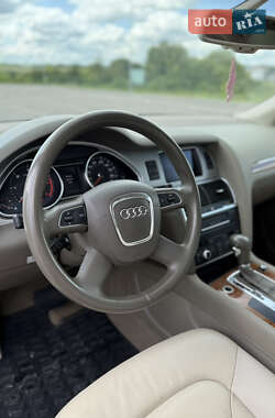 Позашляховик / Кросовер Audi Q7 2010 в 