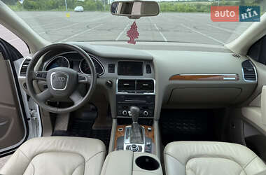 Позашляховик / Кросовер Audi Q7 2010 в 