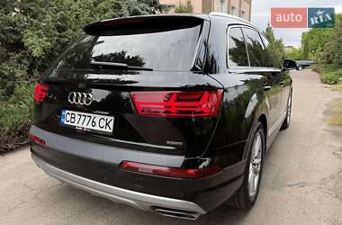 Позашляховик / Кросовер Audi Q7 2017 в 