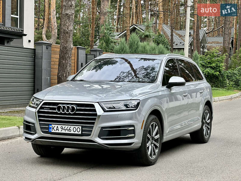 Внедорожник / Кроссовер Audi Q7 2015 в 