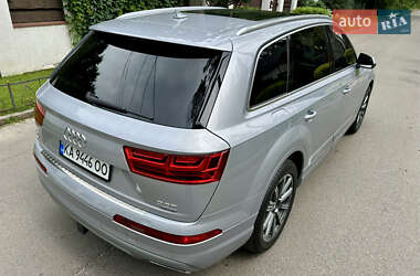 Внедорожник / Кроссовер Audi Q7 2015 в 