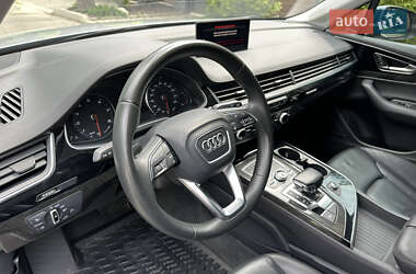 Внедорожник / Кроссовер Audi Q7 2015 в 