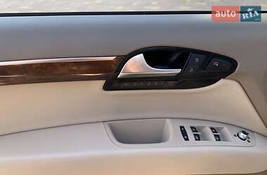 Позашляховик / Кросовер Audi Q7 2013 в 