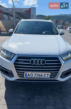Позашляховик / Кросовер Audi Q7 2016 в Хусті