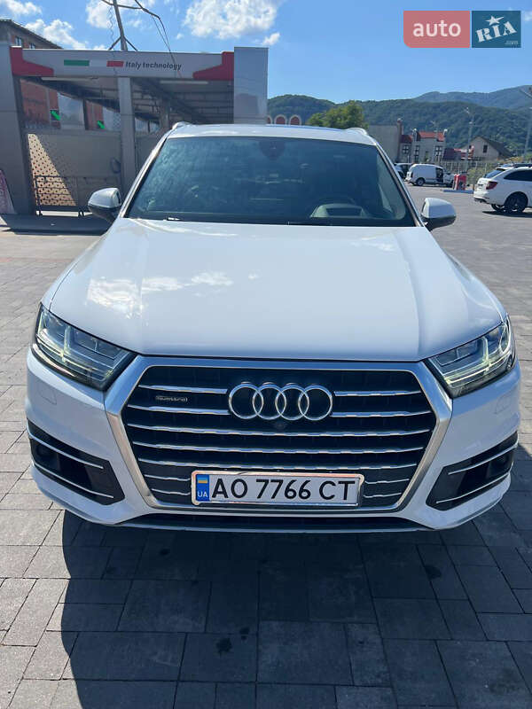 Позашляховик / Кросовер Audi Q7 2016 в 