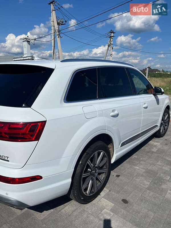 Позашляховик / Кросовер Audi Q7 2016 в Хусті