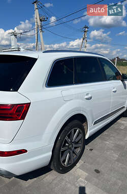 Позашляховик / Кросовер Audi Q7 2016 в 