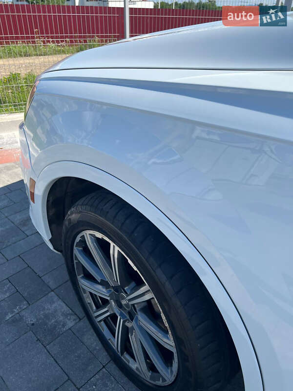 Позашляховик / Кросовер Audi Q7 2016 в Хусті