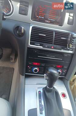 Внедорожник / Кроссовер Audi Q7 2010 в 