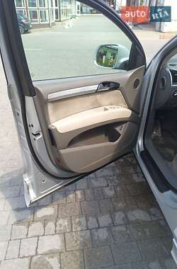 Внедорожник / Кроссовер Audi Q7 2010 в 