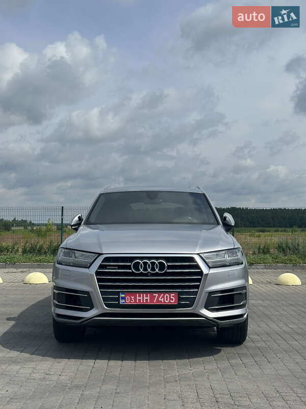 Внедорожник / Кроссовер Audi Q7 2016 в 