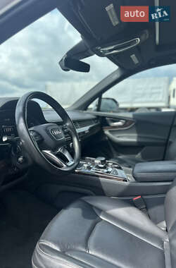 Внедорожник / Кроссовер Audi Q7 2016 в 