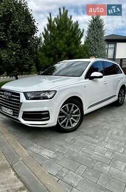 Внедорожник / Кроссовер Audi Q7 2018 в 
