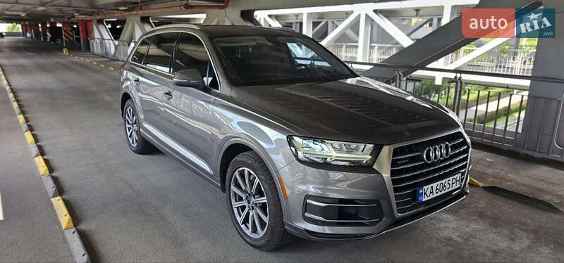 Внедорожник / Кроссовер Audi Q7 2016 в 