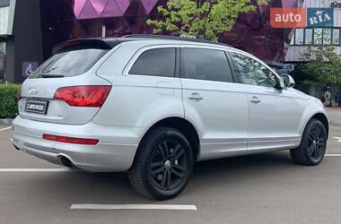 Позашляховик / Кросовер Audi Q7 2010 в 