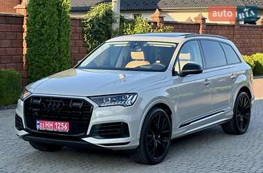 Внедорожник / Кроссовер Audi Q7 2020 в 
