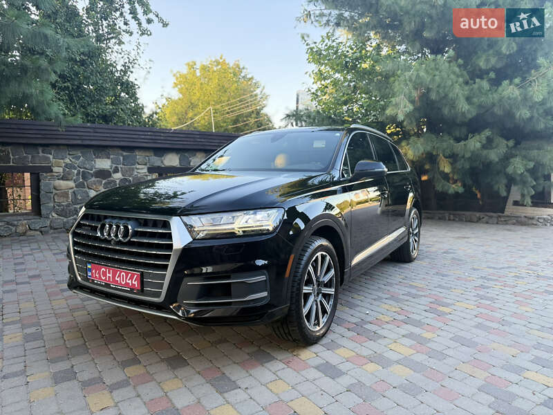 Внедорожник / Кроссовер Audi Q7 2016 в 
