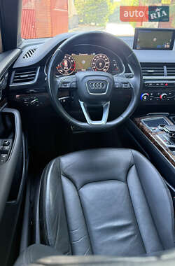Внедорожник / Кроссовер Audi Q7 2016 в 