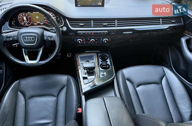 Внедорожник / Кроссовер Audi Q7 2016 в 