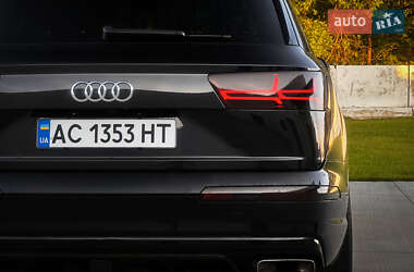 Внедорожник / Кроссовер Audi Q7 2017 в 
