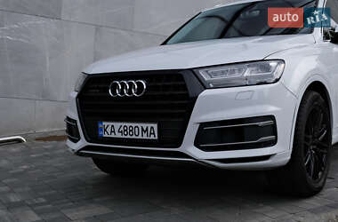 Внедорожник / Кроссовер Audi Q7 2015 в 