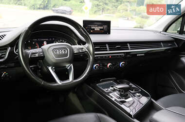 Внедорожник / Кроссовер Audi Q7 2015 в 