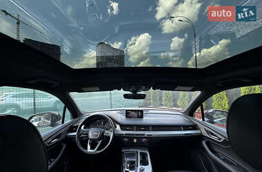 Позашляховик / Кросовер Audi Q7 2018 в 