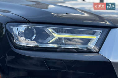 Позашляховик / Кросовер Audi Q7 2018 в 