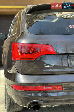 Внедорожник / Кроссовер Audi Q7 2011 в 