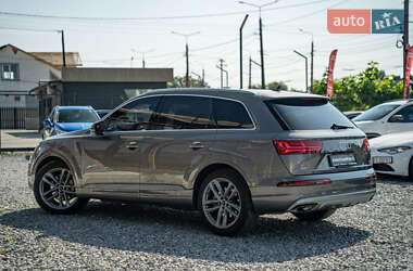 Внедорожник / Кроссовер Audi Q7 2017 в 