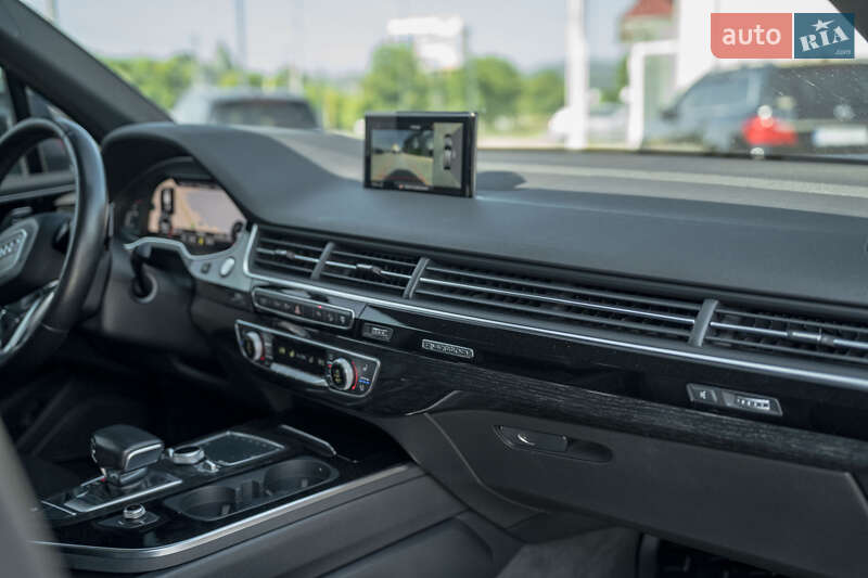 Позашляховик / Кросовер Audi Q7 2017 в Чернівцях