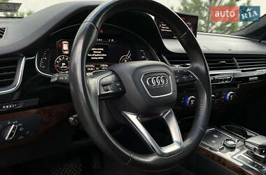 Внедорожник / Кроссовер Audi Q7 2017 в 
