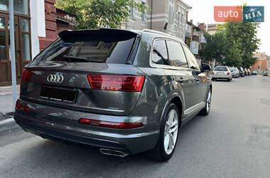 Внедорожник / Кроссовер Audi Q7 2016 в 