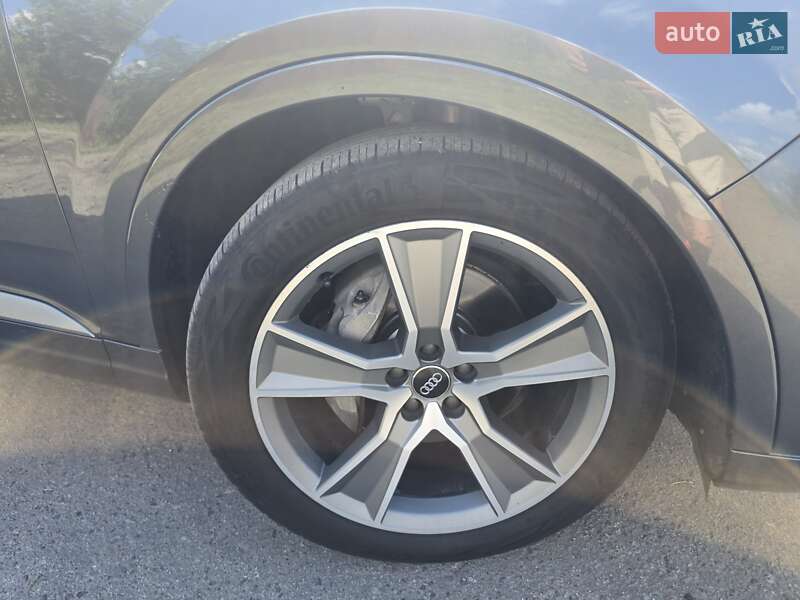 Внедорожник / Кроссовер Audi Q7 2017 в Киеве