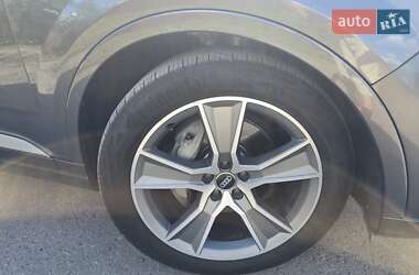 Позашляховик / Кросовер Audi Q7 2017 в 