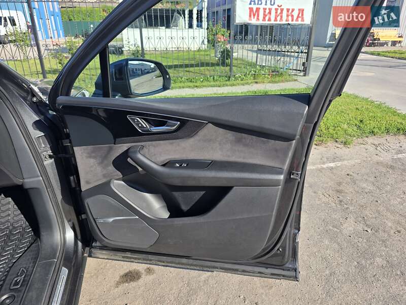 Внедорожник / Кроссовер Audi Q7 2017 в Киеве
