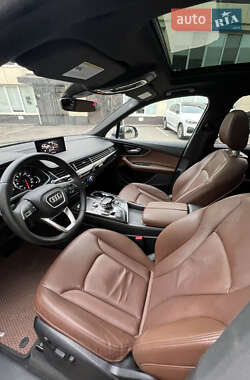 Внедорожник / Кроссовер Audi Q7 2016 в 