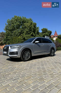 Внедорожник / Кроссовер Audi Q7 2017 в 
